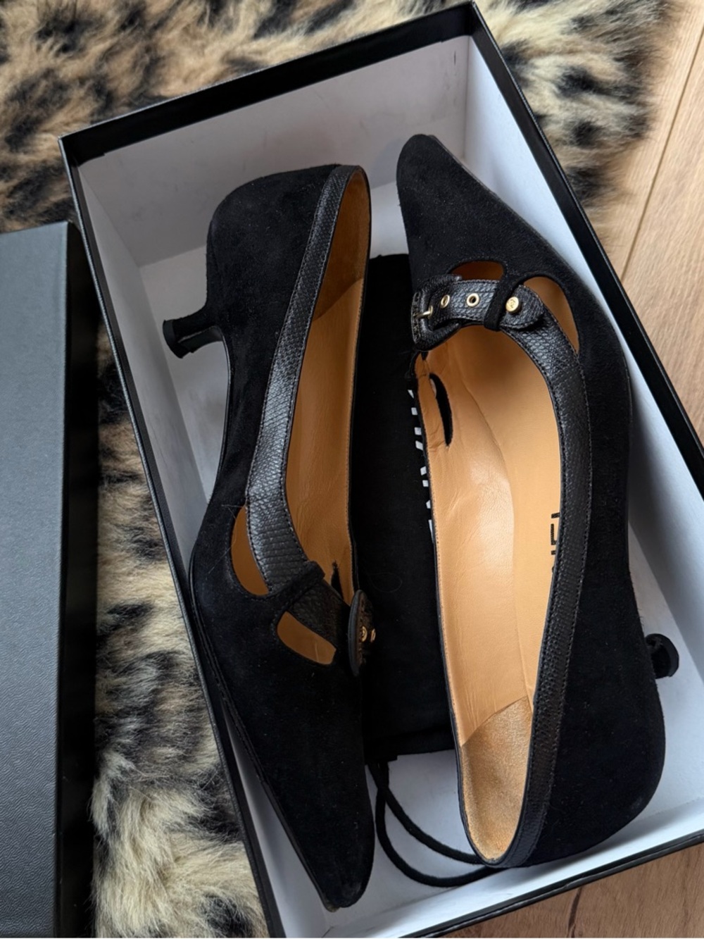 CHANEL Black Pointed Toe Kitten Heels size 37.5 black and gold - Picture 6 of 13